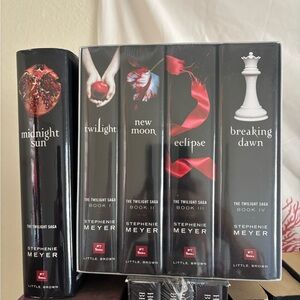 UNOPENED Twilight Saga Book Set with bonus Midnight Sun!
